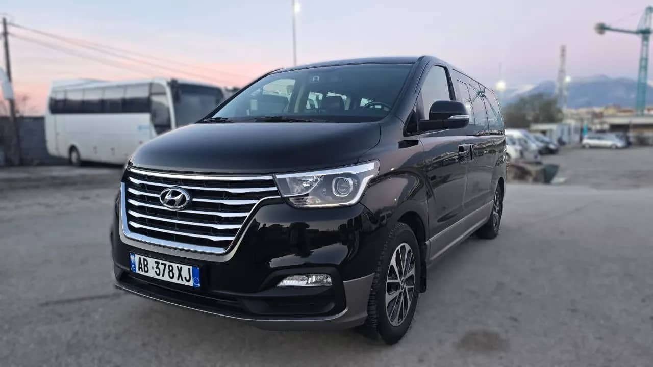 Hyundai Grand Starex me 8 vende