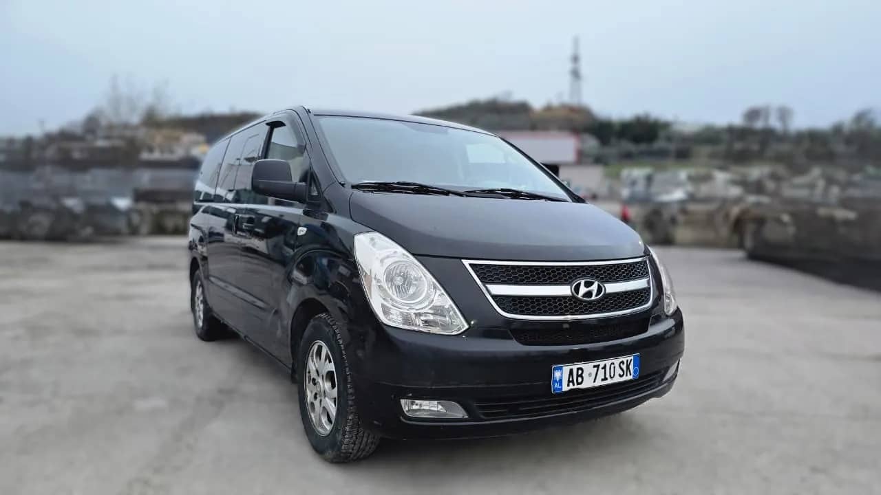 Hyundai Grand Starex me 8 vende